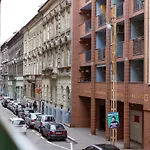 Modern Newly-built By The New York Cafe Apartamento