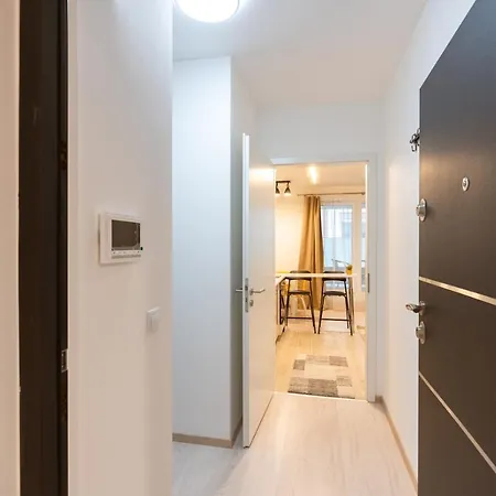 Modern Newly-built By The New York Cafe Apartmán