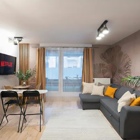 Modern Newly-built By The New York Cafe *