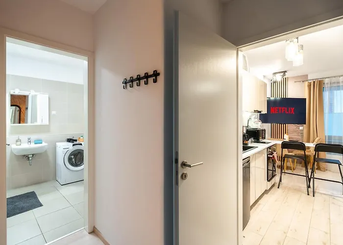 Modern Newly-built By The New York Cafe Apartament *
